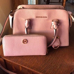 👛Michael Kors Set👛 Harper Satchel with wallet!!